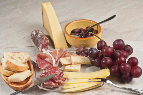 辦理食品經(jīng)營許可證需要滿足的餐飲管理?xiàng)l件